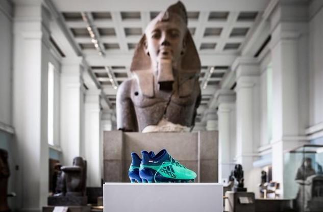 萨拉赫的球鞋竟然进入了大英博物馆，当然也有球迷认为这就是商业运作。.jpg