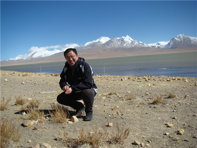 钟扬老师在西藏科考中.JPG