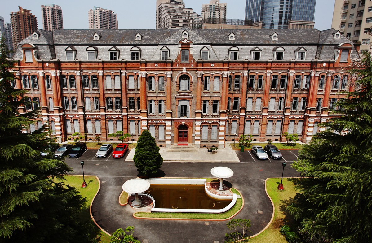 原为天主教会学校——徐汇公学的教学大楼,具有重要的历史价值