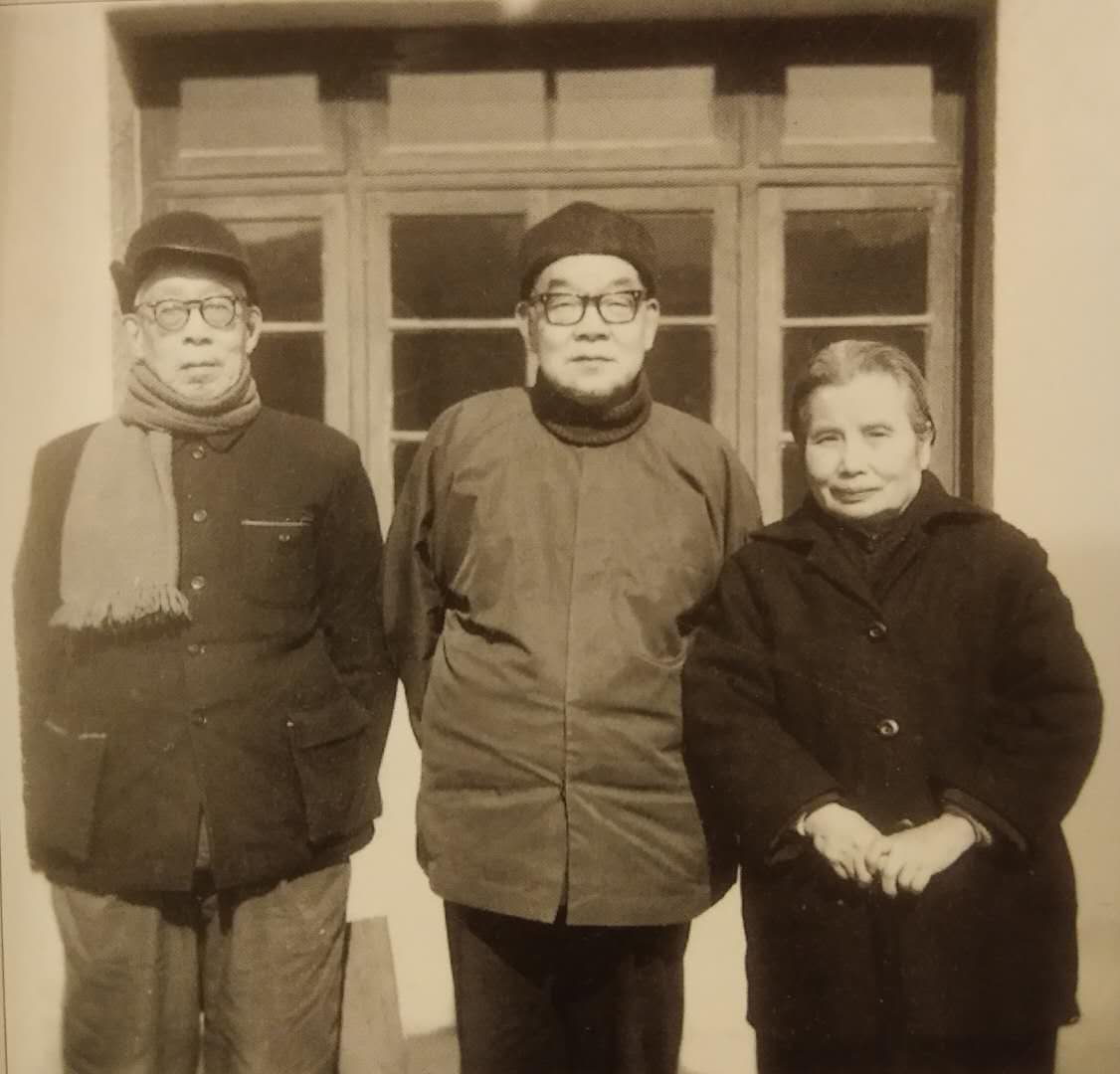 程俊英先生和徐震堮教授（中）、周子美教授（左）合影，约1978年，时任教于华东师范大学.jpg