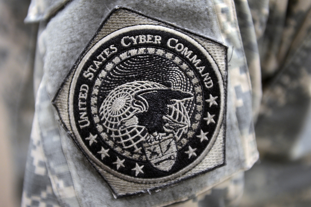 army-soldier-wears-united-states-cyber-command-patch.jpg