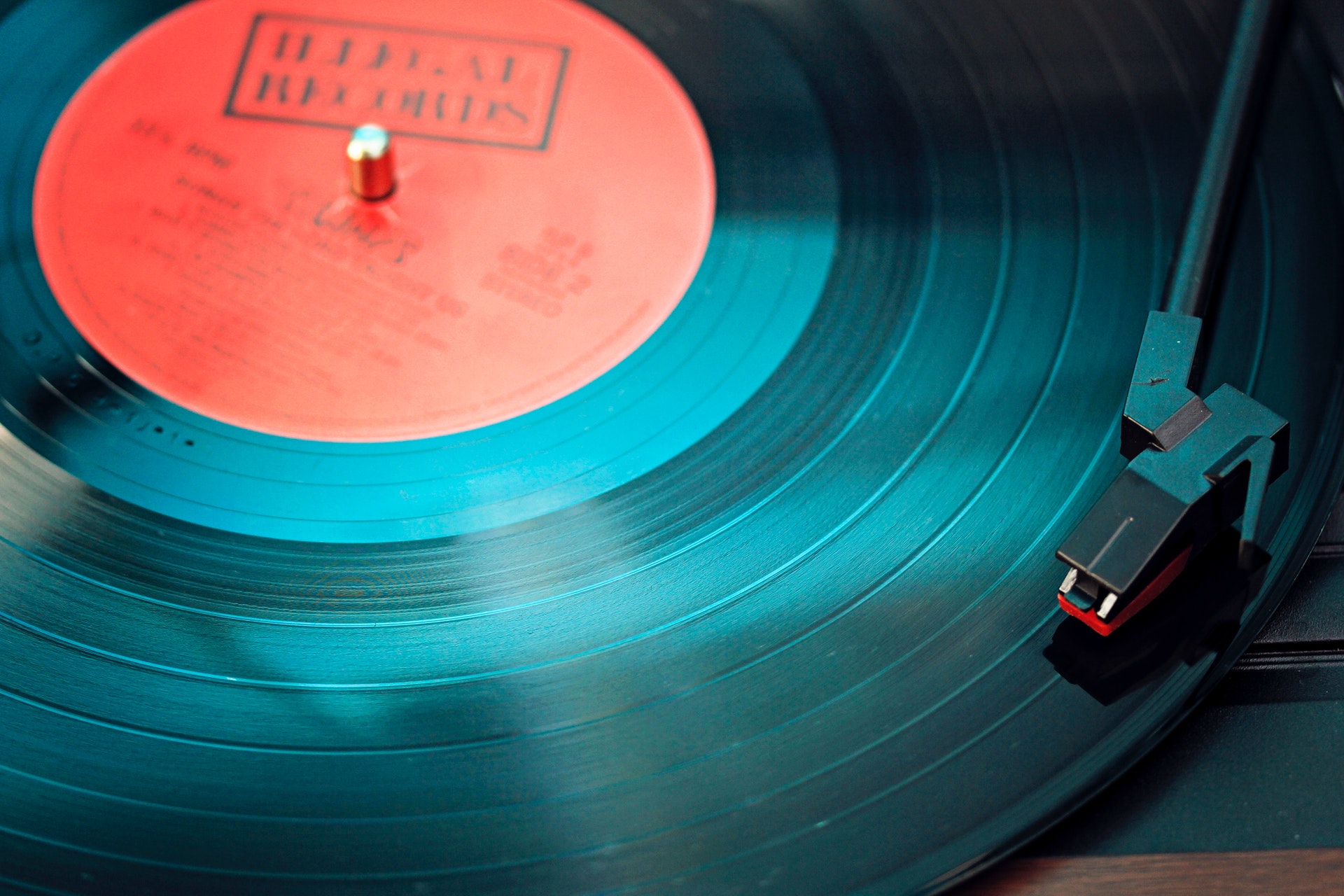 black-vinyl-record-playing-on-turntable-1389429.jpg