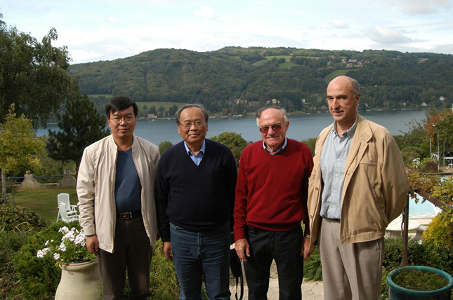 5-14 2004年9月27日 在法国拜访导师Robert Tournier（左一：张平祥，右一：Andre Sulpic）(1).jpg