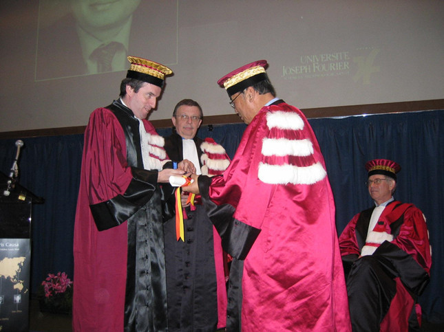 14-21 2005年1月13日 颁发法国约瑟夫傅里叶大学荣誉博士证书(1)_副本_副本.jpg
