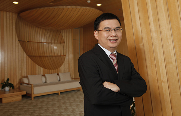 张志东先生简介张志东,腾讯公司主要创始人之一,2014年9月起出任公司