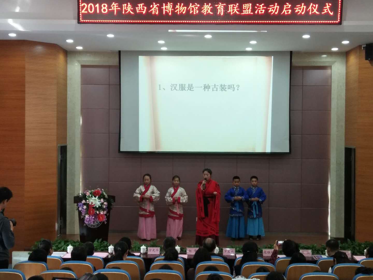 汉景帝阳陵博物院表演“穿汉服学汉礼”。.jpg