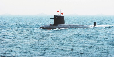 中国海军第一代鱼雷攻击型核潜艇英姿。本报首席记者郑蔚摄.jpg