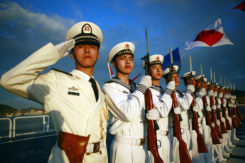02,和平方舟上的水兵仪仗队 查春明摄