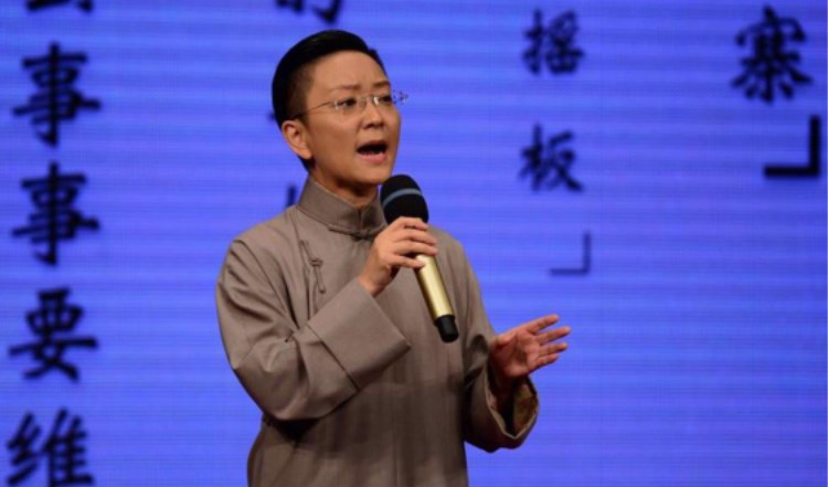 (传播处审核1010)王珮瑜:她把京剧的门道掰开了、揉碎了,吸引了大群满怀热忱的年轻观众1810.jpg (传播处审核1010)王珮瑜:她把京剧的门道掰开了、揉碎了,吸引了大群满怀热忱的年轻观众1810.jpg