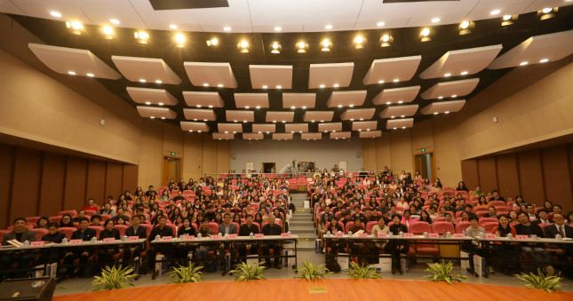 300余名上海和长三角政治课骨干教师参加活动_meitu_5.jpg