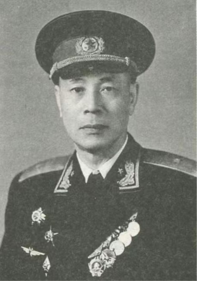 1955年，唐铎被授予少将军衔.jpg