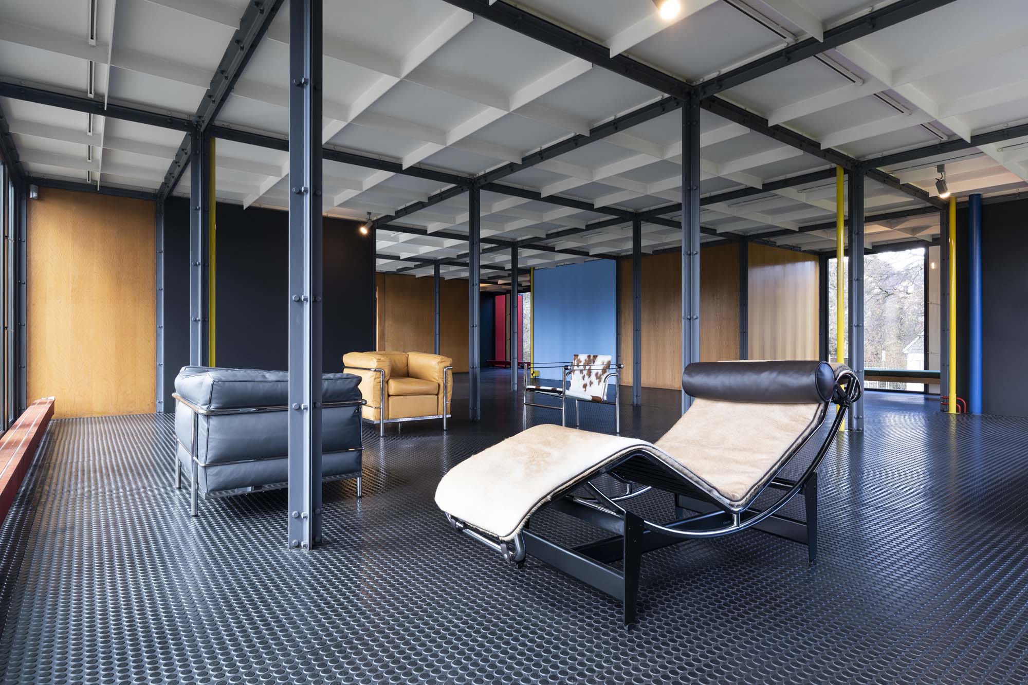 Lounge-area-on-2nd-floor-Pavillon-Le-Corbusier-2018-Zurich.jpg