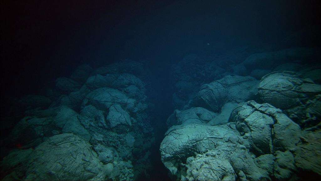 海底岩层图片