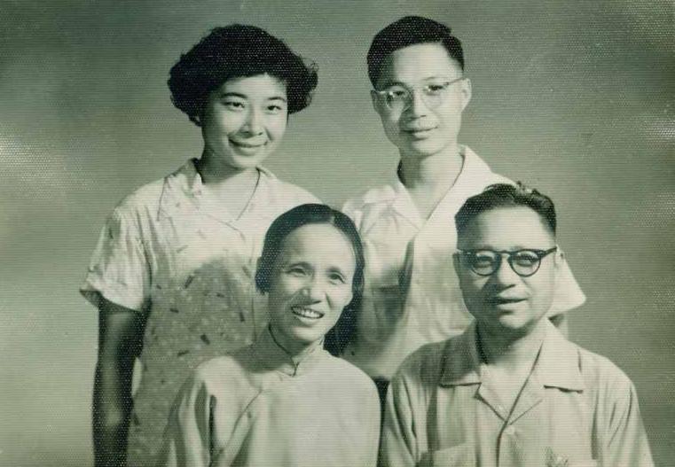 1962年，顾诵芬、江泽菲结婚时与父母合影.jpg