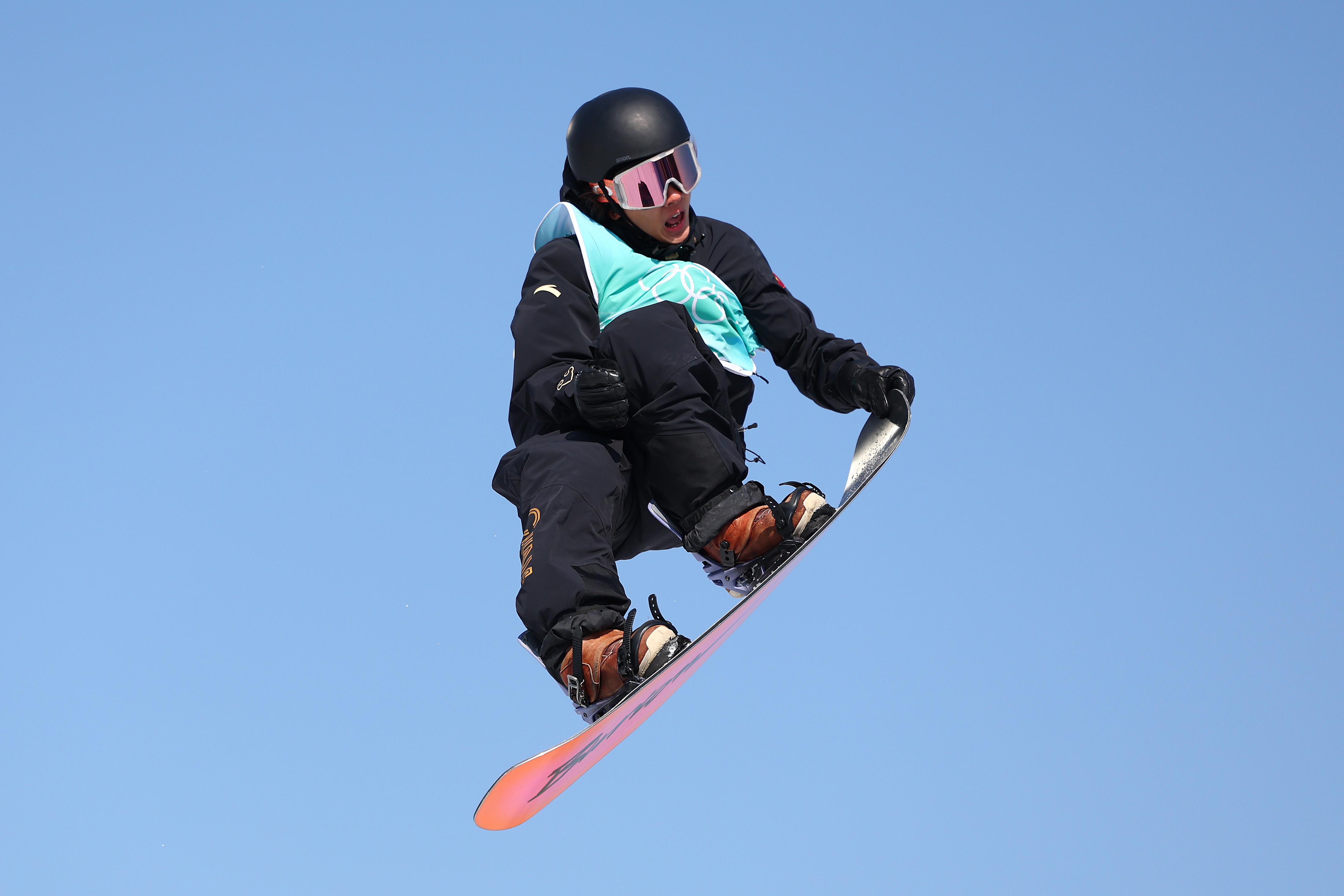 滑雪抓板动作图片