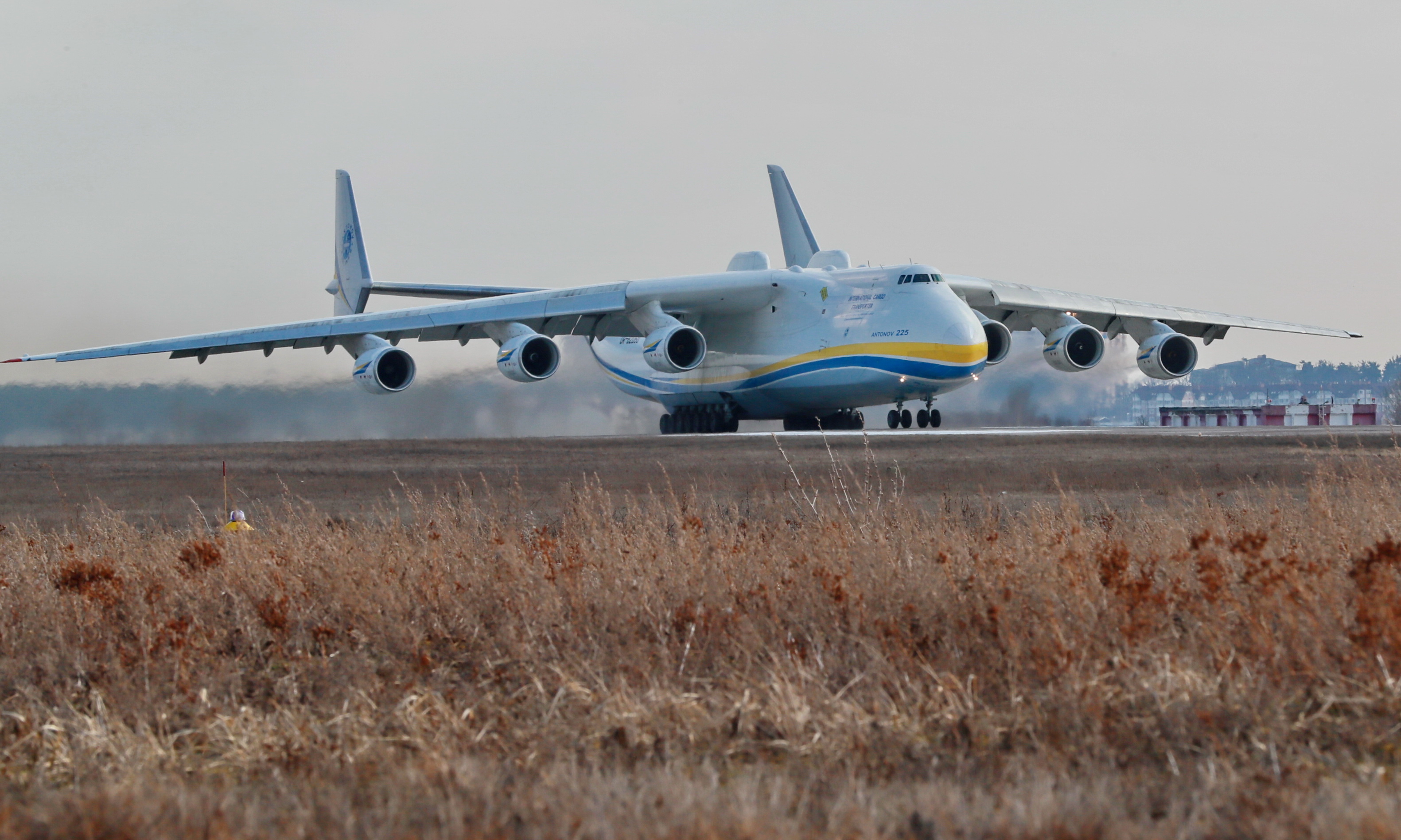乌克兰称世界最大飞机安225运输机遭俄军摧毁疫情期间曾是国际空运香