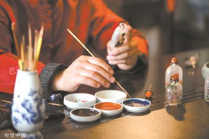 中华优秀传统文化系列谈丨指尖上的鼻烟壶，方寸之间浓缩万般风景