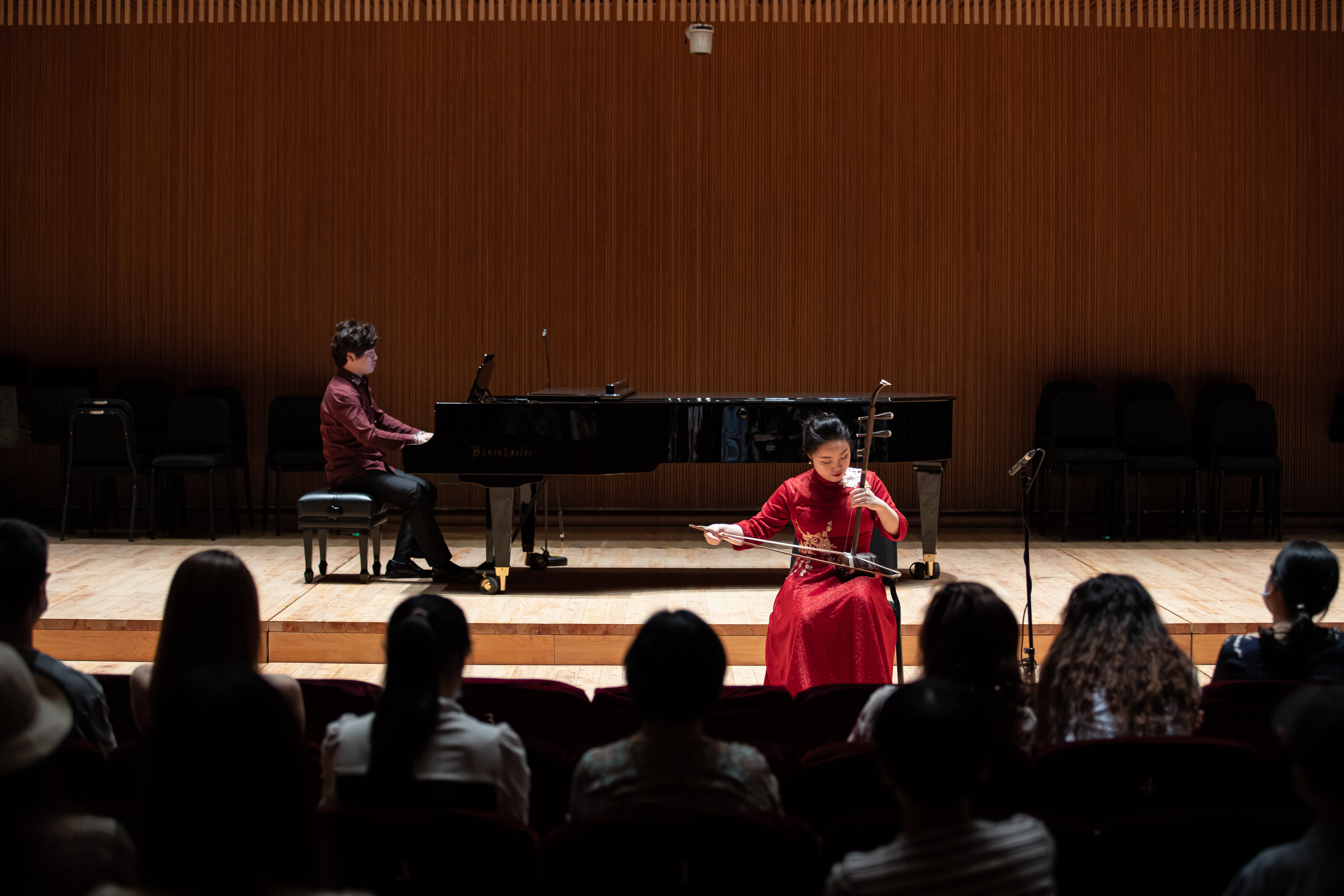 张嘉茜 上海师范大学青年民族管弦乐团 二胡独奏《红梅随想曲》.JPG