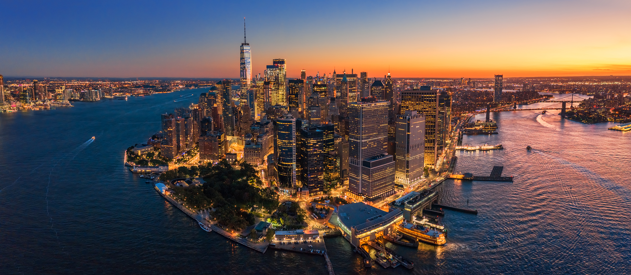 美国纽约城市天际线日出夜景全景(图源:视觉中国)这六年时间里,坞与