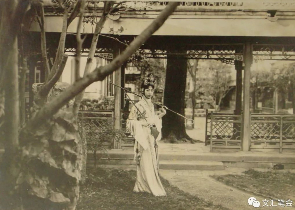 张斯琦：1924年，梅兰芳在北京东四九条冯耿光宅拍摄《黛玉葬花》电影.JPG
