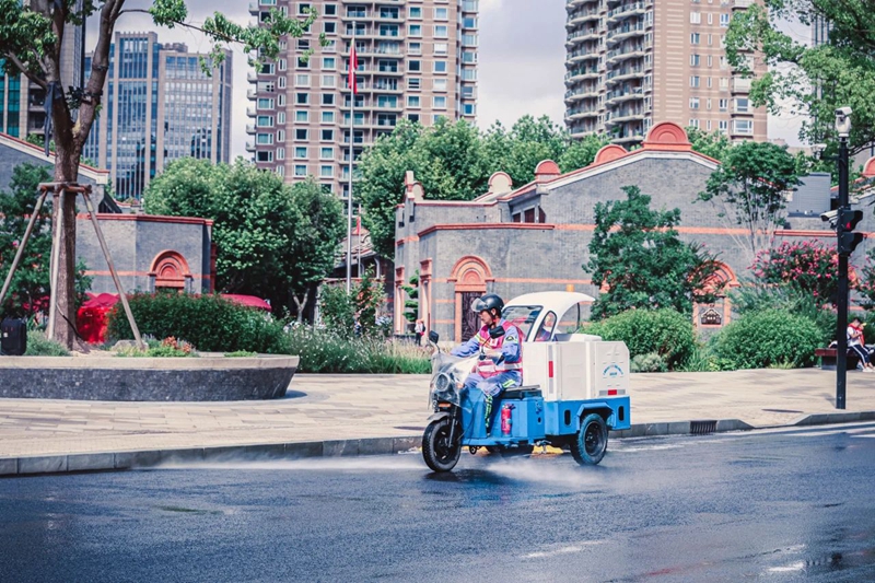 《环卫新时尚》肖龙根-上海市绿化和市容管理局 (7).jpg